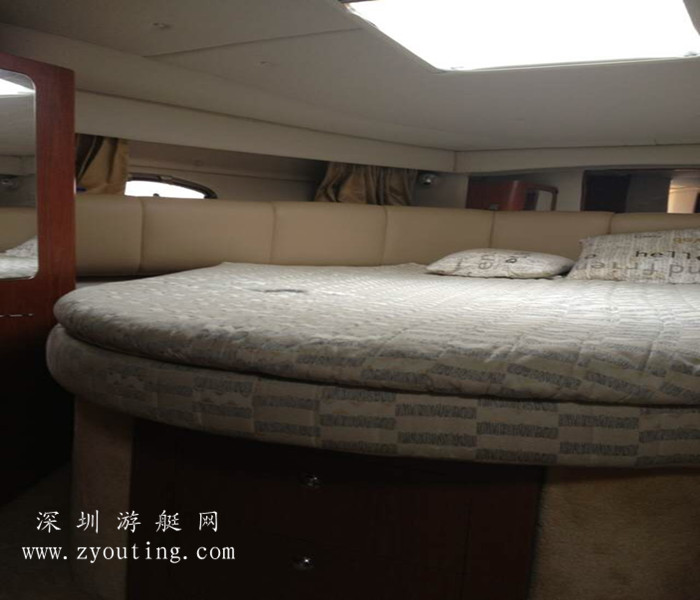 大梅沙45英尺国产游艇卧室