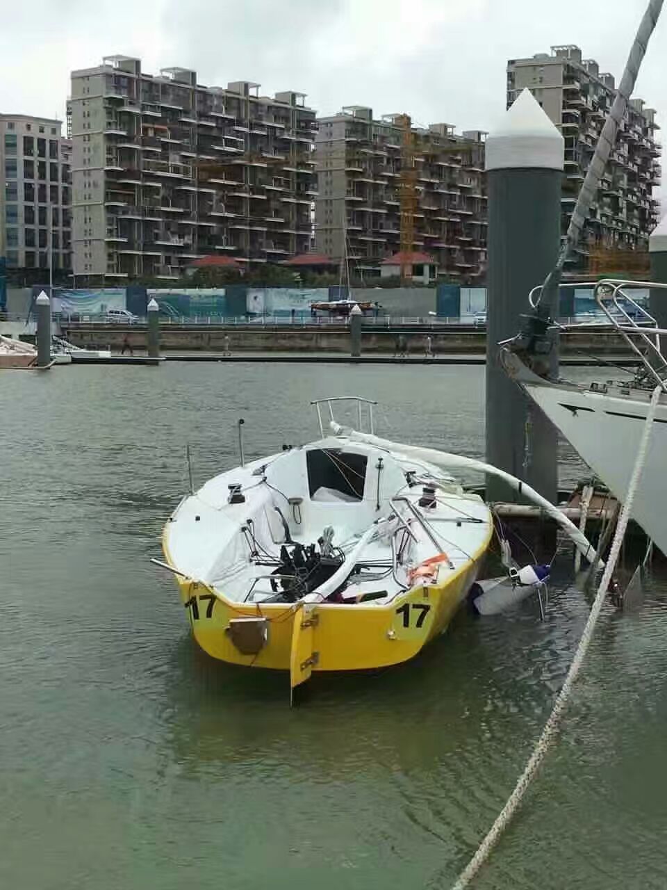 台风过后的游艇码头
