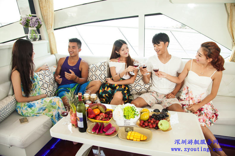 太阳鸟70尺游艇客舱 太阳鸟70尺游艇客舱